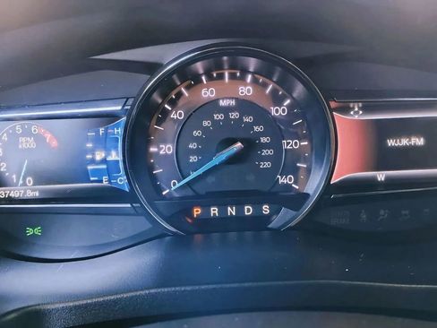 Used 2016 Ford Explorer XLT w/ Equipment Group 202A AWD/4WD image 19