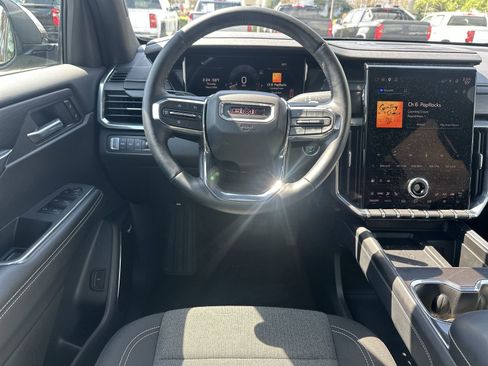 Used 2025 GMC Acadia Elevation image 17