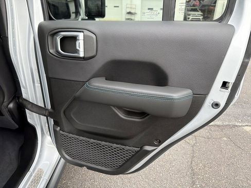 Used 2024 Jeep Wrangler Unlimited Rubicon 4xe image 17