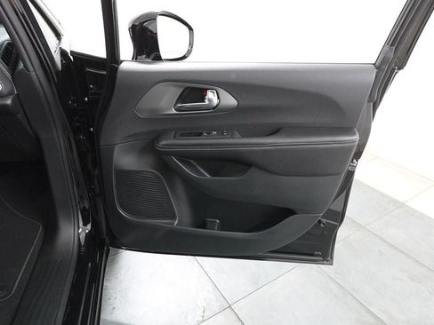 New 2027 Chrysler Pacifica Select FWD image 26