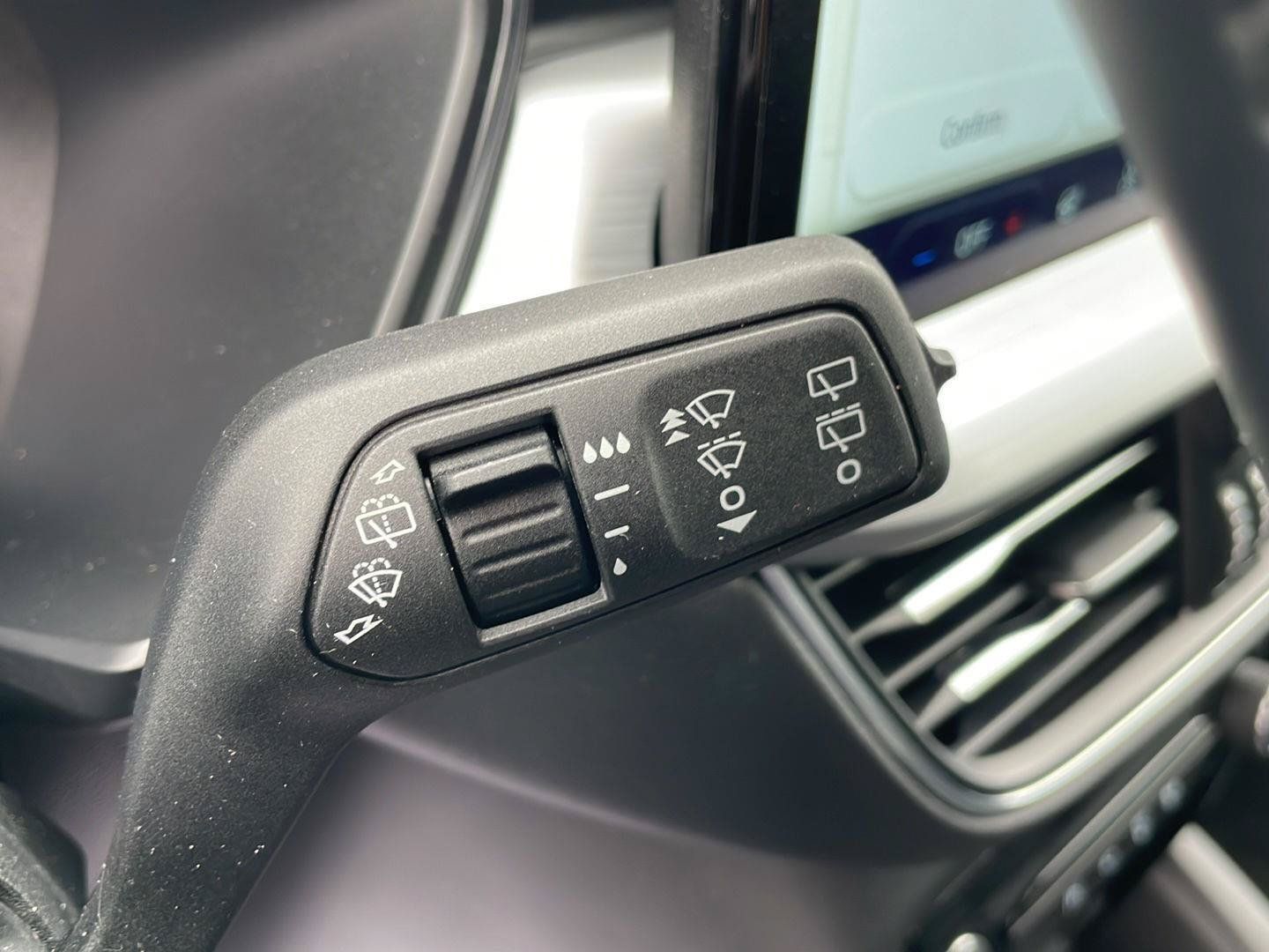 Used 2025 Ford Escape SE w/ PHEV Premium Package FWD image 19