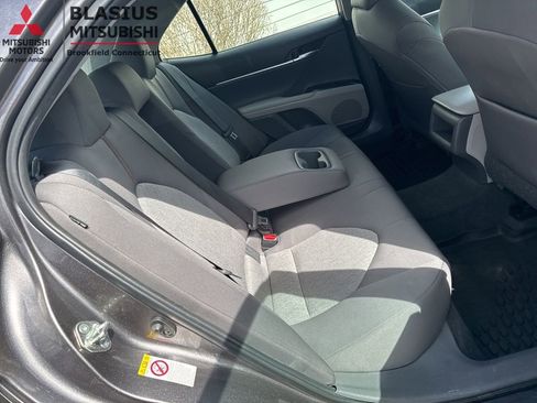 Used 2018 Toyota Camry LE FWD image 32