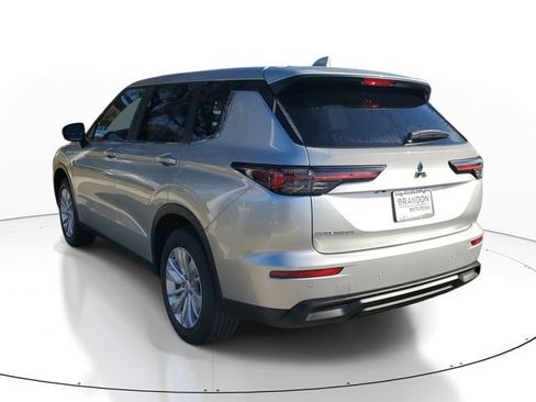 New 2026 Mitsubishi Outlander ES image 5
