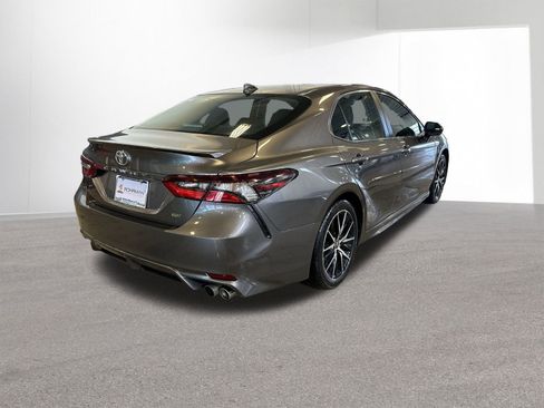 Used 2024 Toyota Camry SE image 33
