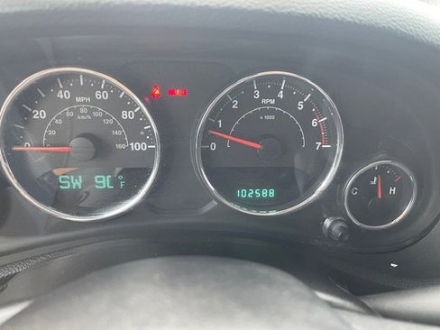 Used 2011 Jeep Wrangler Unlimited Rubicon w/ Connectivity Group image 22