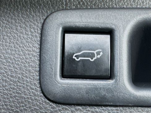 Used 2023 Toyota Highlander LE FWD image 29