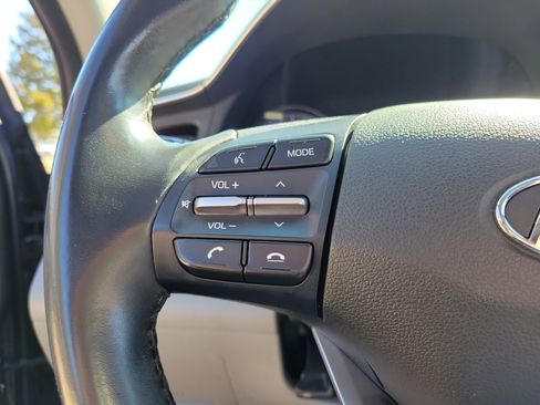 Used 2020 Hyundai Elantra Value Edition w/ Winter Weather Package image 22