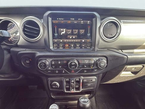 Used 2018 Jeep Wrangler Unlimited Sahara image 12