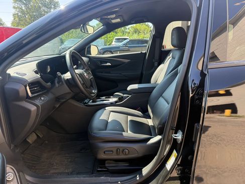 Used 2024 Buick Envista Sport Touring w/ Convenience I Package FWD image 18