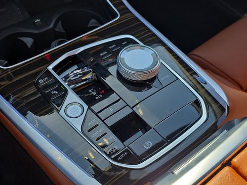 Used 2025 BMW X5 xDrive40i w/ Executive Package image 25