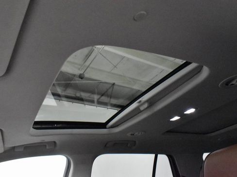 Used 2021 Chevrolet Traverse High Country image 20