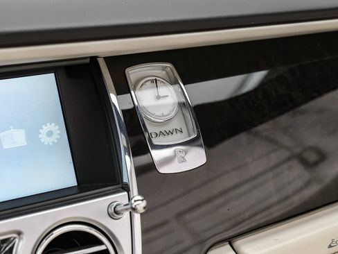 Used 2017 Rolls-Royce Dawn RWD image 82