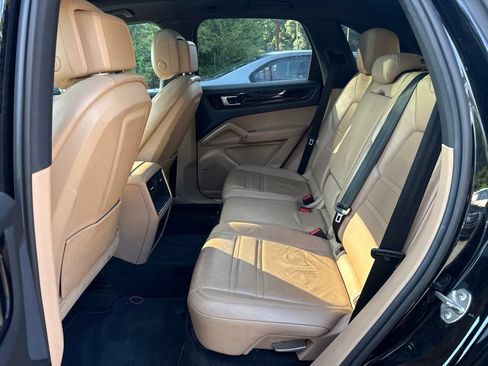 Used 2019 Porsche Cayenne AWD/4WD image 6