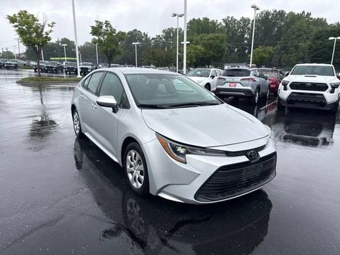 Used 2024 Toyota Corolla LE FWD image 4