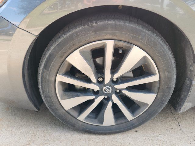 Used 2022 Nissan Sentra SV w/ SV Premium Package FWD image 9