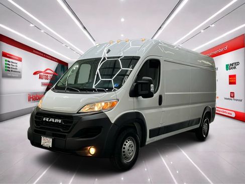 Used 2025 RAM ProMaster 2500 w/ Convenience Group FWD image 3
