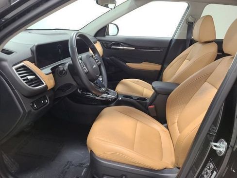 Used 2024 Kia Seltos EX AWD/4WD image 17