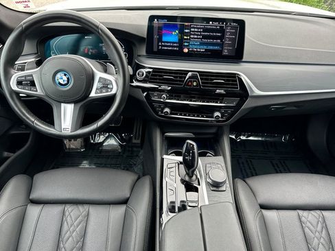 Used 2023 BMW 530e w/ M Sport Package image 14
