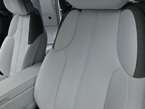 Certified 2025 Cadillac Optiq Sport 1 AWD/4WD image 15