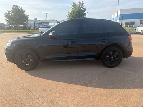 Used 2020 Audi Q5 2.0T Premium w/ Titanium Sport Package AWD/4WD image 2