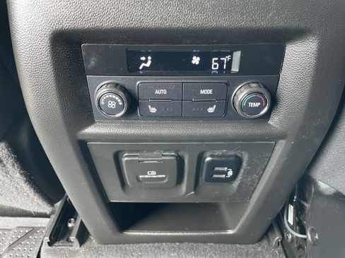 Used 2018 Chevrolet Traverse Premier w/ LPO, Floor Liner Package AWD/4WD image 20