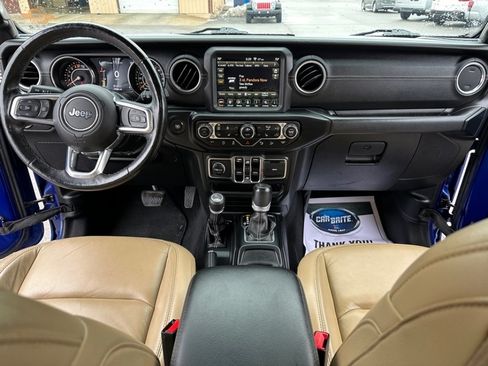 Used 2019 Jeep Wrangler Unlimited Sahara w/ Uconnect 4C Nav & Sound Group AWD/4WD image 17