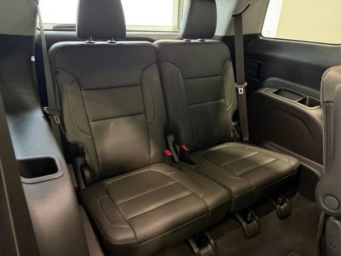 Used 2023 GMC Acadia SLT w/ Technology Package AWD/4WD image 27