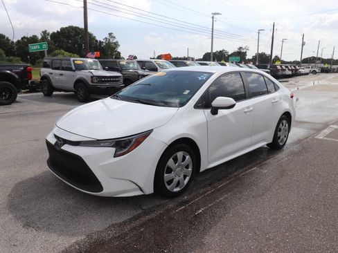Used 2022 Toyota Corolla LE FWD image 3