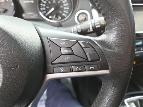 Used 2017 Nissan Rogue SV image 52