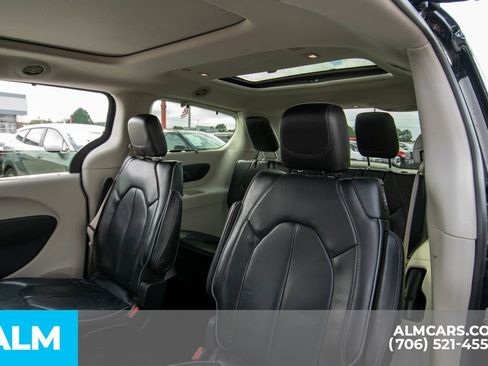Used 2017 Chrysler Pacifica Limited image 13