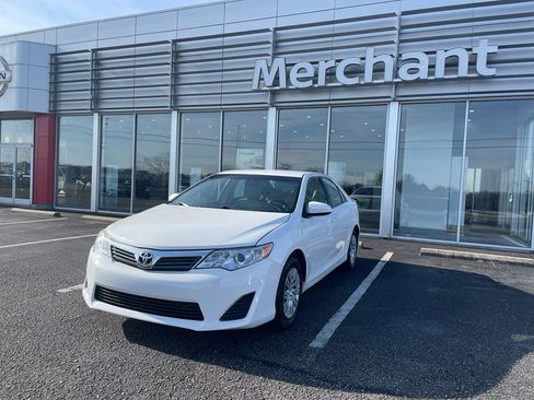 Used 2014 Toyota Camry L image 5
