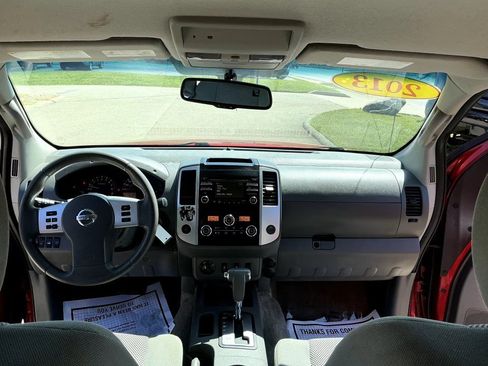Used 2013 Nissan Frontier SV w/ SV Value Truck Pkg AWD/4WD image 11