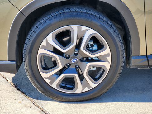 Used 2023 Subaru Ascent Limited w/ Technology Package image 12