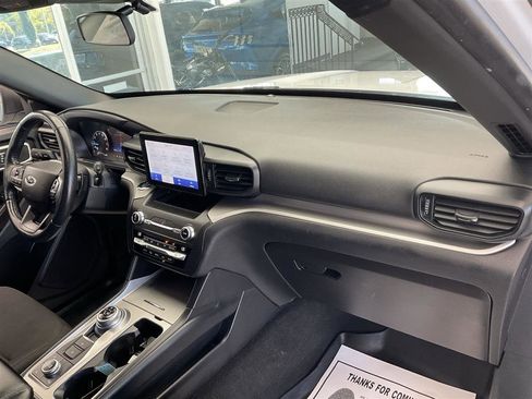 Used 2020 Ford Explorer XLT image 13