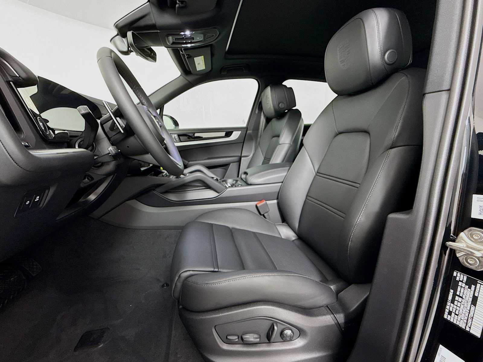 Used 2026 Porsche Cayenne AWD/4WD image 5