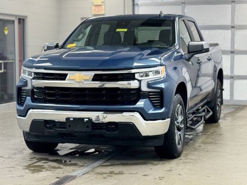 Used 2024 Chevrolet Silverado 1500 LT image 3