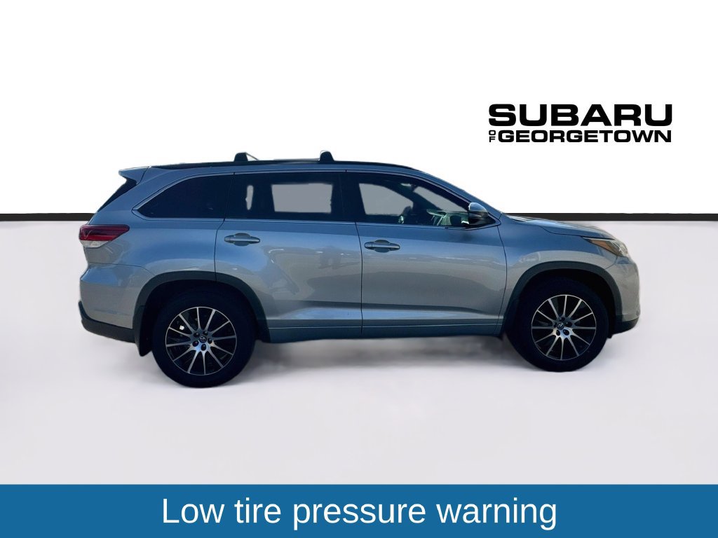 Used 2018 Toyota Highlander SE FWD image 8