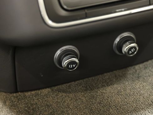 Used 2019 Bentley Bentayga AWD/4WD image 71