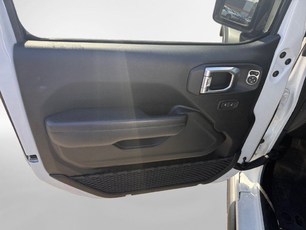 Used 2023 Jeep Wrangler Unlimited Rubicon w/ Cold Weather Group AWD/4WD image 14