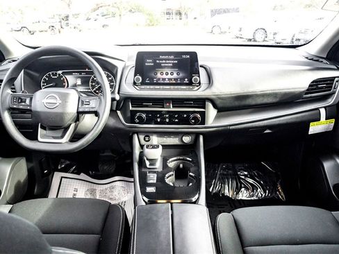 Used 2025 Nissan Rogue S image 29