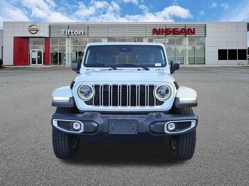 Used 2025 Jeep Wrangler Unlimited Sahara AWD/4WD image 2