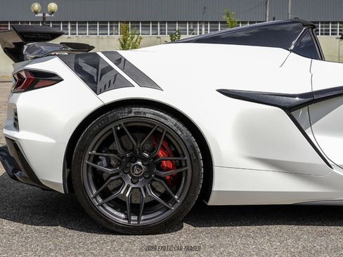 Used 2024 Chevrolet Corvette Z06 w/ Z07 Performance Package RWD image 10