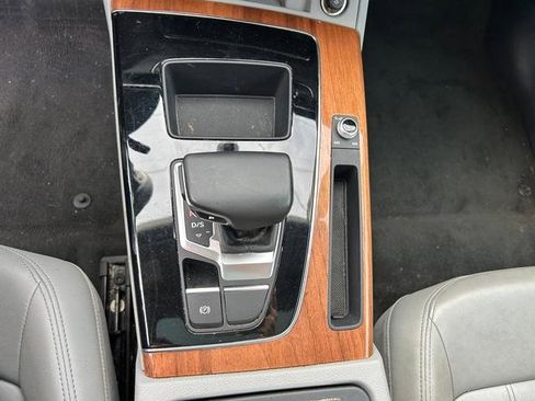 Used 2021 Audi Q5 2.0T Premium w/ Convenience Package image 17