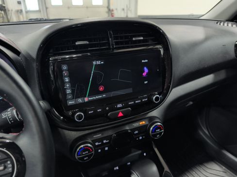 Used 2024 Kia Soul GT-Line w/ GT-Line Technology Package FWD image 10