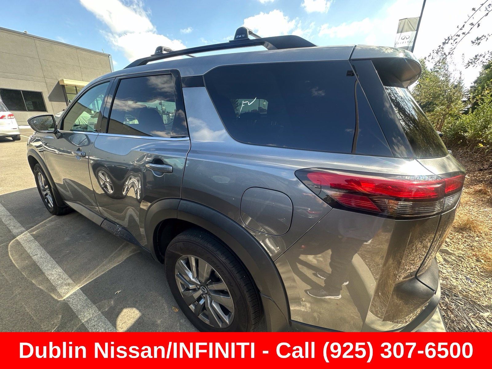 Used 2025 Nissan Pathfinder SV w/ Cargo Package FWD image 4