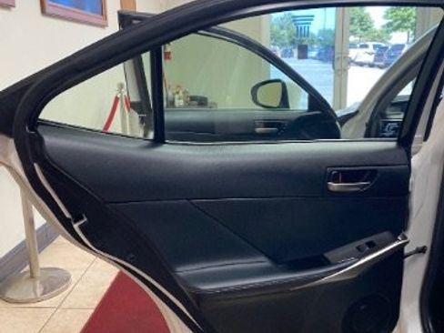 Used 2018 Lexus IS 300 AWD image 10