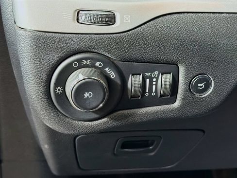 Used 2017 Jeep Cherokee Trailhawk AWD/4WD image 10
