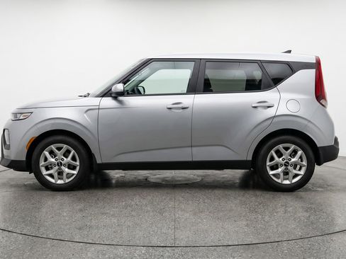 Used 2025 Kia Soul LX w/ LX Technology Package FWD image 5
