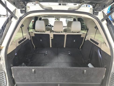 Used 2017 Land Rover Discovery HSE image 11