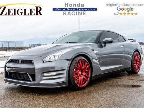 Used 2016 Nissan GT-R Premium image 3